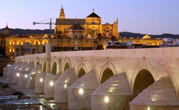 La Concejalía de Mayores prepara un viaje a Córdoba para visitar los patios, el puente romano y la judería