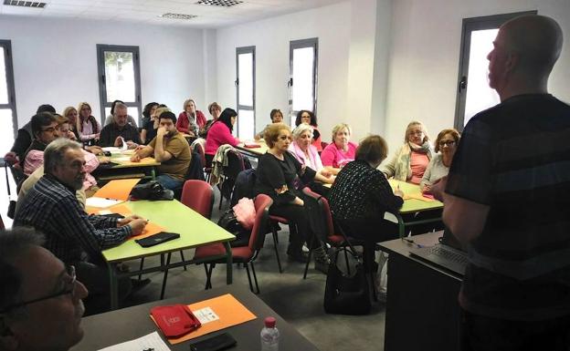El movimiento vecinal recibió un curso para fomentar el asociacionismo y el trabajo en red
