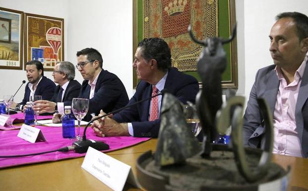 Entrega del Trofeo Lagartijo a la mejor faena de la pasada feria taurina