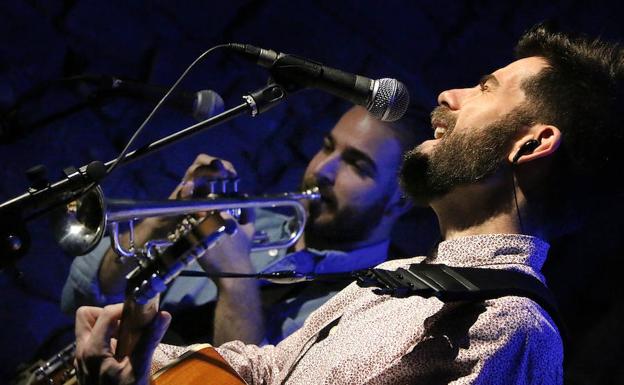 Vuelacruz presentó su propuesta folk en San Lorenzo
