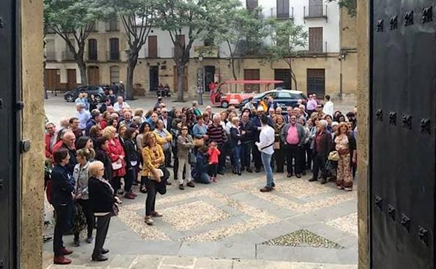 Un paseo ilustrado por la monumental plaza Vázquez de Molina