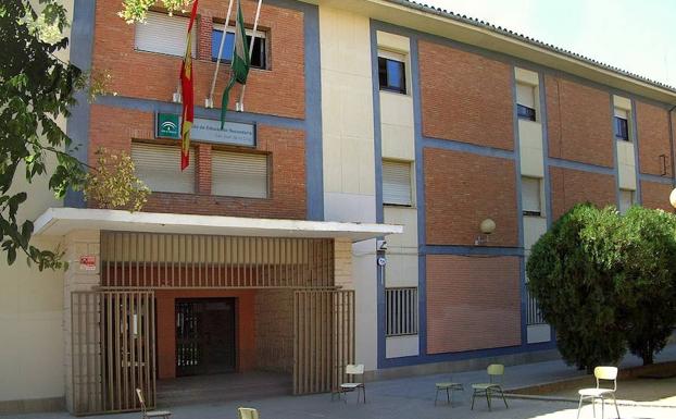 Un joven de Úbeda hospitalizado al caer al suelo tras ser manteado en el recreo