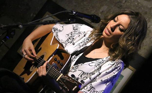 Sara Ráez presentó sus nuevas canciones en San Lorenzo