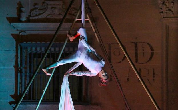 Fuego y acrobacias para despedir las Fiestas del Renacimiento