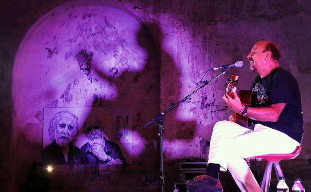 Javier Ruibal actuará en el Teatro Ideal Cinema el próximo 20 de julio