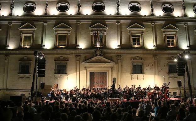 Música de cine en la monumental plaza Vázquez de Molina