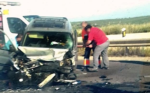 Heridas cinco personas en una colisión entre tres vehículos en Úbeda