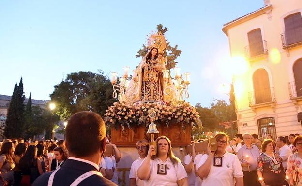 Procesión de la Virgen del Carmen por el casco histórico de Úbeda en el día de su festividad