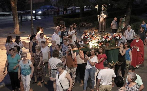 Procesión de la imagen de Santiago Apóstol por el barrio de la Puerta del Sol
