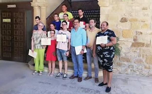 Entrega de diplomas al alumnado del taller de mantenedor de jardines y espacios verdes