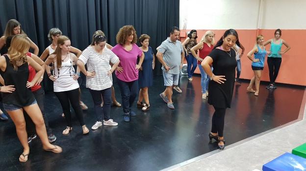 El Ayuntamiento repite los cursos intensivos de sevillanas