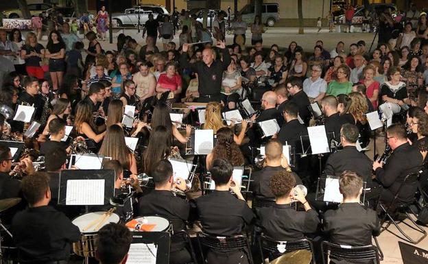 Veladas al aire libre amenizadas por la Agrupación Musical Ubetense