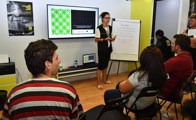 Una unidad móvil para acercar a los jóvenes con discapacidad al empleo