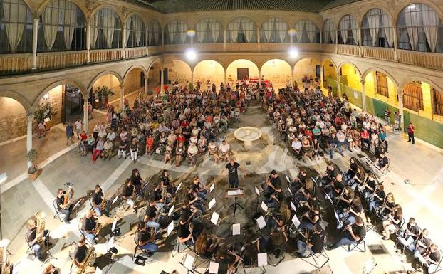 Lo mejor del repertorio sabinero adaptado a banda de música