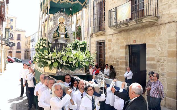 Traslado de la Virgen de Guadalupe hasta la iglesia de la Trinidad