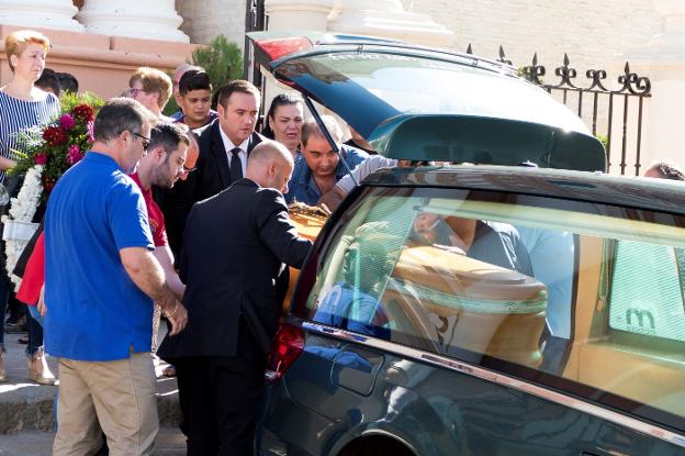 Despiden a la mujer asesinada en Úbeda con indignación «por no atender a las denuncias»