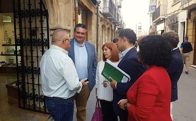 El director general de Comercio recorrió el Centro Comercial Abierto de Úbeda