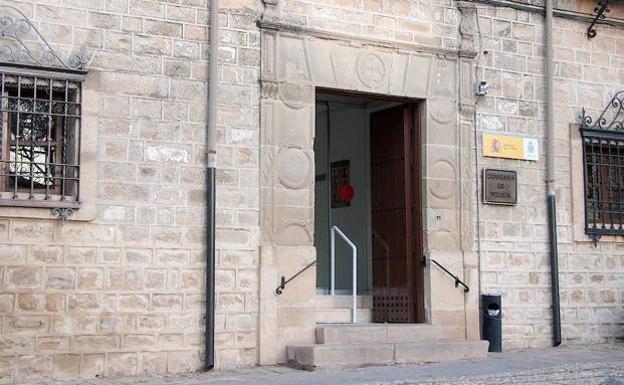Intervienen una pistola y un machete a un hombre que intentaba entrar a un bar de copas de Úbeda