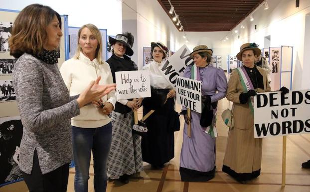 Una exposición ahonda en la historia del voto femenino en España, conseguido en 1931