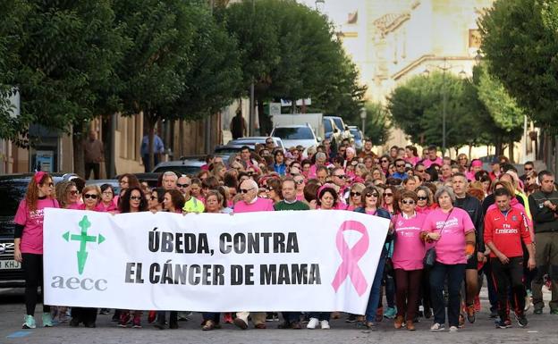 Amplia participación en la marcha por el Día del Cáncer de Mama