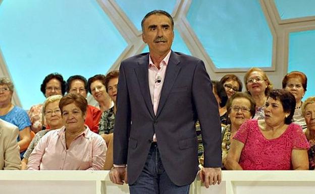 Un viaje a Sevilla para asistir a la emisión del programa de Juan y Medio