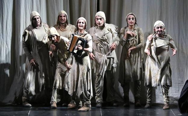 Atalaya representó su visceral versión de 'Marat/Sade'