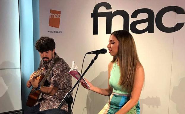 Sandra Vilches plasma vivencias y reflexiones en un poemario