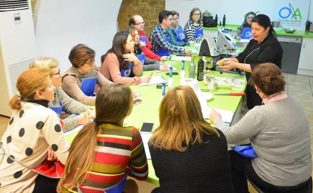 Alta cocina con conservas en lata y menús navideños, nuevos talleres en el Centro Olivar y Aceite