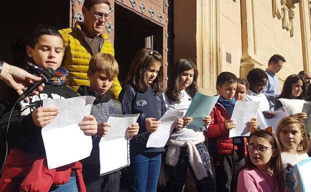 Concentración solidaria para visibilizar la importancia de los derechos de la infancia