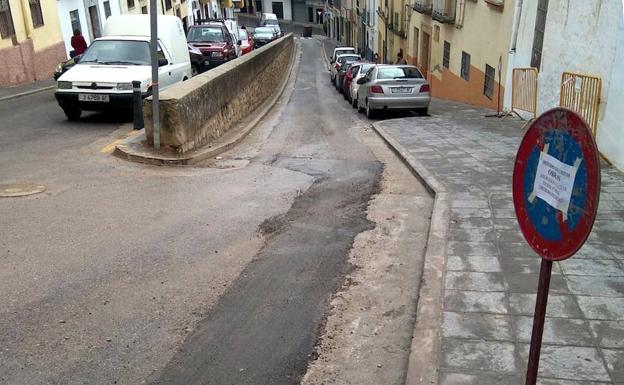Nuevas zanjas en la calle Carnicerito un año después de su remodelación integral