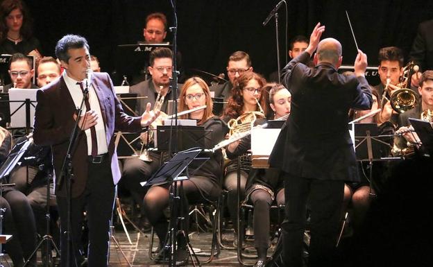 Concierto de Juan Valderrama con la Agrupación Musical Ubetense