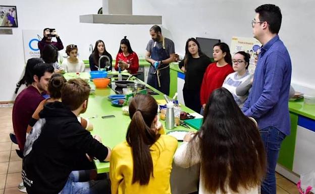 Taller para jóvenes sobre alta cocina con productos de supermercado