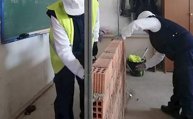 Los alumnos de la Escuela Taller reciben formación sobre fábricas de albañilería