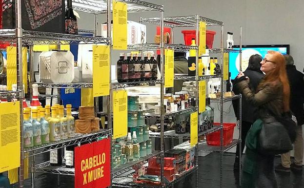 Cabello x Mure representa en una exposición el presente del 'packaging'