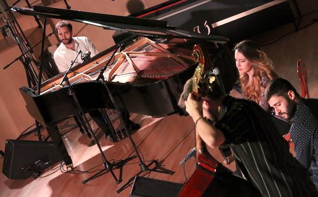 La magia del piano de Chico Pérez en el Hospital de Santiago