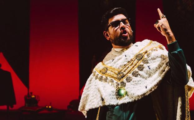 Manu Sánchez regresa a Úbeda con su éxito teatral 'El Rey Solo'