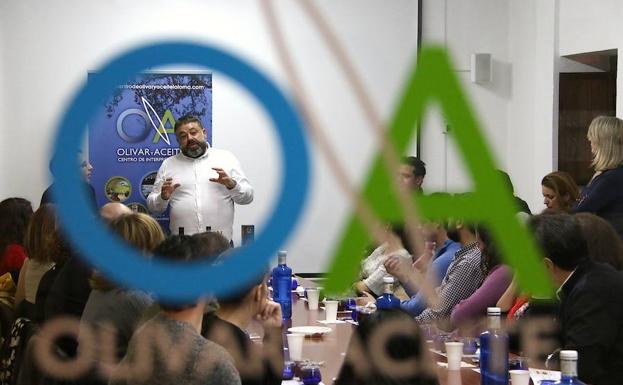 Éxito de la segunda cata gratuita de aceite de las Jornadas Gastronómicas en el Renacimiento
