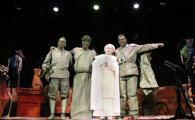 Cuatro estatuas cobraron vida para anunciar el inicio del Carnaval ubetense