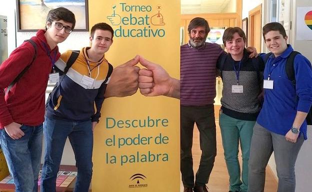 Alumnos del San Juan de la Cruz ganaron la fase provincial del Torneo de Debate Educativo de Andalucía