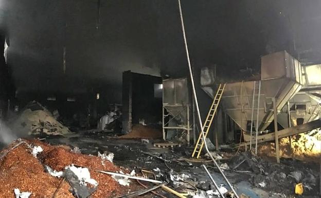 Incendio en una nave situada entre Úbeda y Baeza