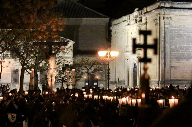 Recogimiento durante la noche del Martes Santo ubetense