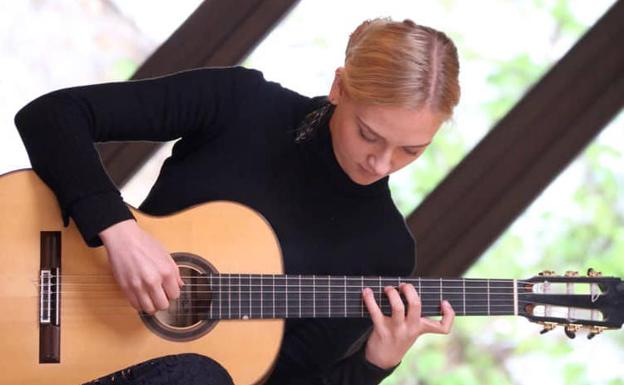 Concierto de guitarra en el patio del Museo Arqueológico