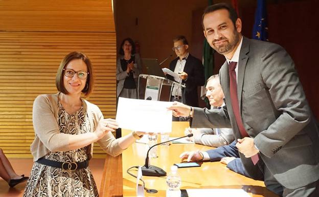 Una estudiante de ESO para adultos de Úbeda, premiada por su esfuerzo y superación personal