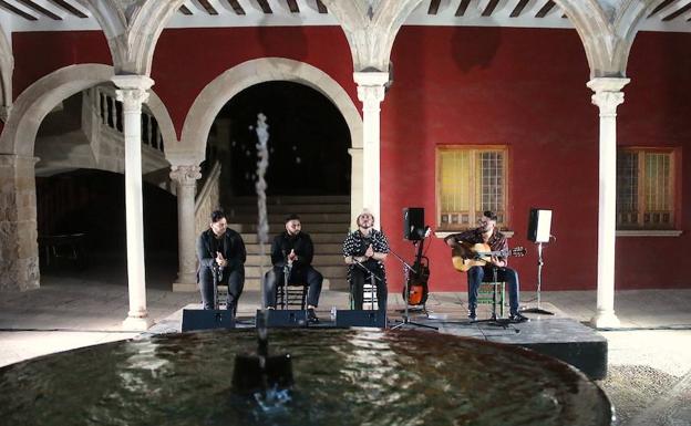El cantaor Ingueta Rubio presentó su primer disco en solitario en el marco del Festival de Música