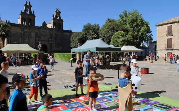 Los escolares aprenden y se divierten en la segunda edición de Expo Renacimiento