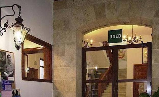 Poesía, música e ilustración se darán la mano en las primeras jornadas poéticas de la UNED