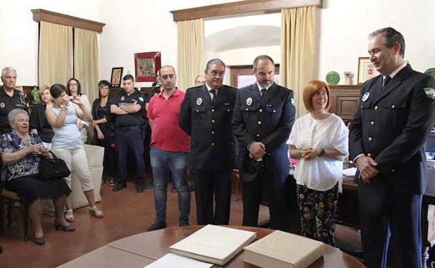 Toma de posesión de dos nuevos oficiales de la Policía Local