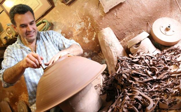 Pablo Tito logra el primer premio de cerámica tradicional en el Concurso Internacional de La Rambla