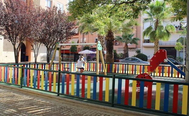 Remodelado el parque situado entre las calles Virgen del Pilar y Genil