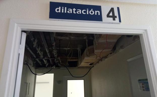 Denuncian el desplome del techo de una de las salas del Hospital de Úbeda